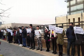 黄州对付老赖：刘小姐被老赖拖欠货款